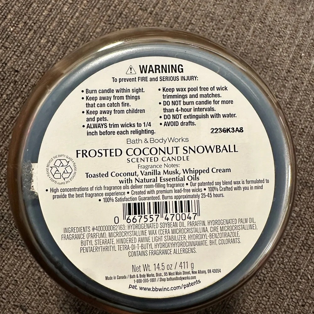 Bath & Body Works Frosted Coconut Snowball Scented Candle - Picture 3 of 3